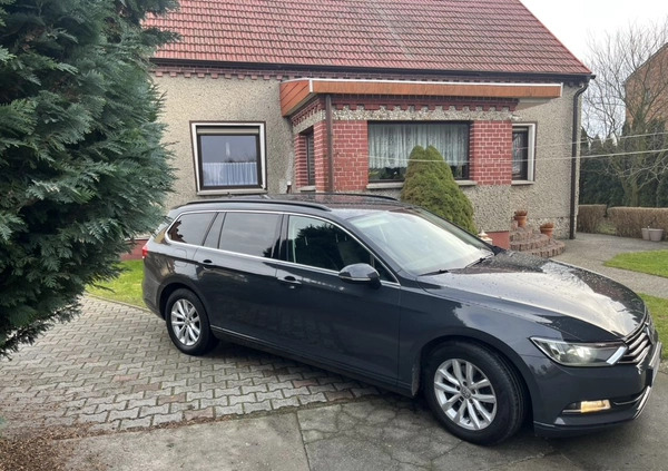 Volkswagen Passat cena 73800 przebieg: 145000, rok produkcji 2018 z Wisła małe 56